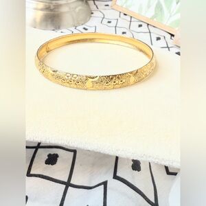 Vintage Gold Tone Textured Slip-On Bangle Bracelet Unsigned